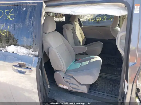 5TDKZ3DCXHS828361 2017 TOYOTA SIENNA - Image 8