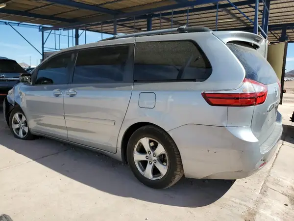 5TDKZ3DCXHS839957 2017 TOYOTA SIENNA - Image 2