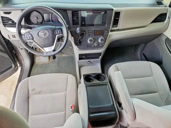 5TDKZ3DCXHS843362 2017 TOYOTA SIENNA - Image 8