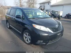 5TDKZ3DCXHS844432 2017 TOYOTA SIENNA