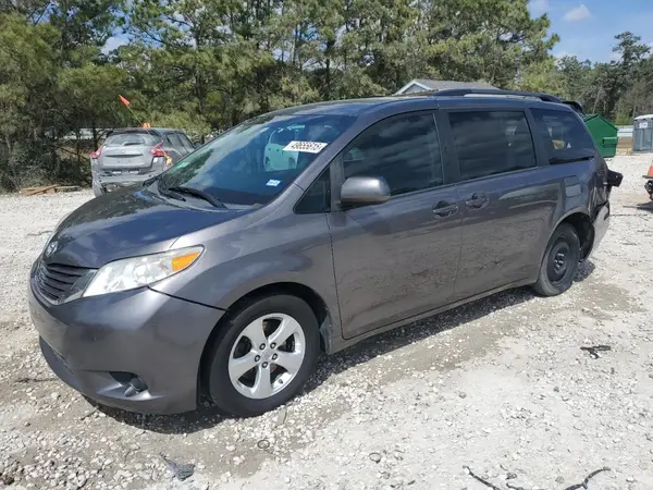 5TDKZ3DCXHS844494 2017 TOYOTA SIENNA - Image 1