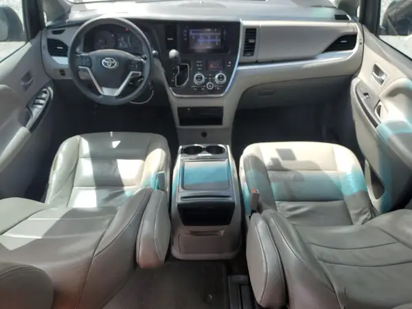 5TDKZ3DCXHS844494 2017 TOYOTA SIENNA - Image 8
