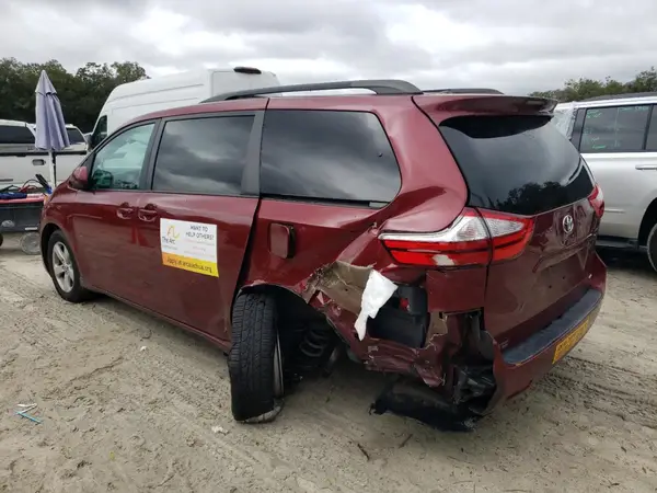 5TDKZ3DCXHS844737 2017 TOYOTA SIENNA - Image 2