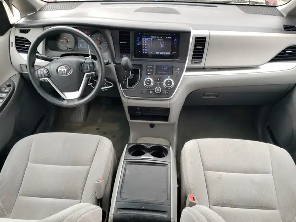 5TDKZ3DCXHS844737 2017 TOYOTA SIENNA - Image 8