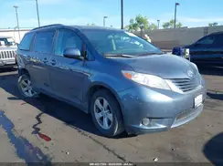 5TDKZ3DCXHS845662 2017 TOYOTA SIENNA