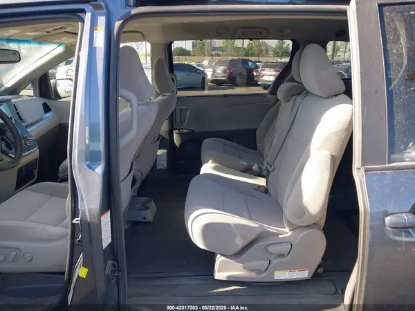 5TDKZ3DCXHS845662 2017 TOYOTA SIENNA - Image 8