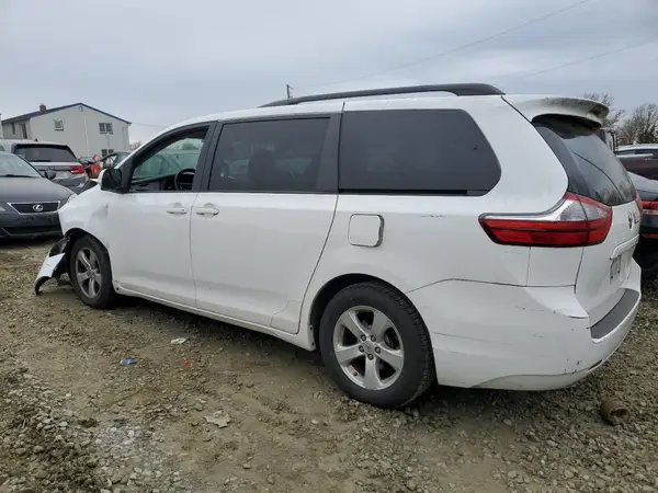 5TDKZ3DCXHS847007 2017 TOYOTA SIENNA - Image 2