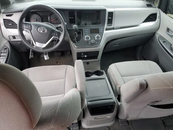 5TDKZ3DCXHS847007 2017 TOYOTA SIENNA - Image 8