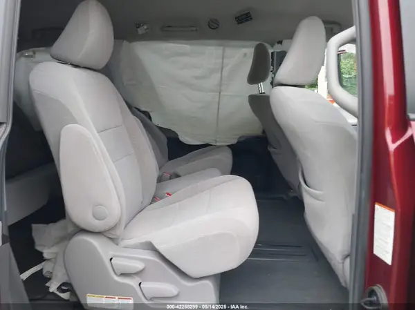 5TDKZ3DCXHS850330 2017 TOYOTA SIENNA - Image 8