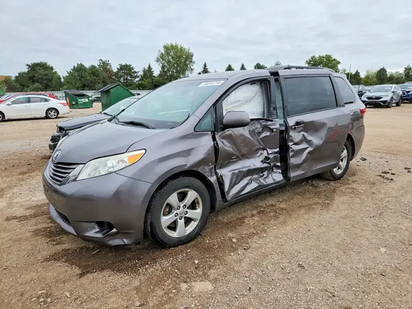 5TDKZ3DCXHS851722 2017 TOYOTA SIENNA - Image 1