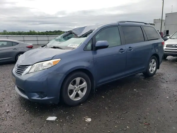 5TDKZ3DCXHS853244 2017 TOYOTA SIENNA - Image 1