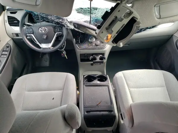 5TDKZ3DCXHS853244 2017 TOYOTA SIENNA - Image 8