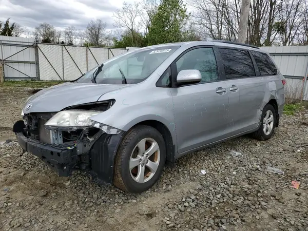 5TDKZ3DCXHS853390 2017 TOYOTA SIENNA - Image 1