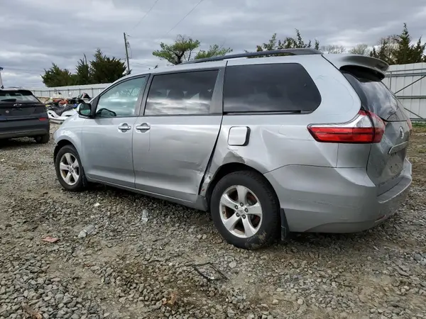 5TDKZ3DCXHS853390 2017 TOYOTA SIENNA - Image 2