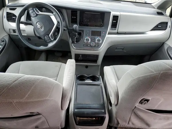 5TDKZ3DCXHS853390 2017 TOYOTA SIENNA - Image 8