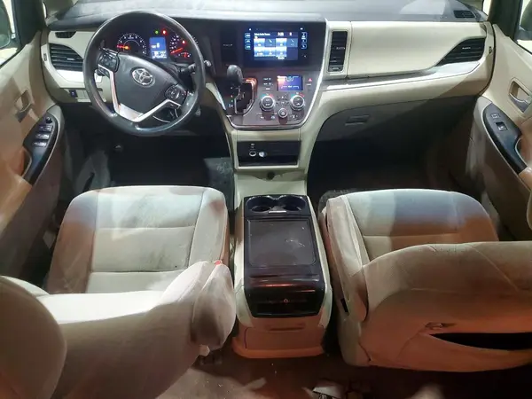 5TDKZ3DCXHS857939 2017 TOYOTA SIENNA - Image 8