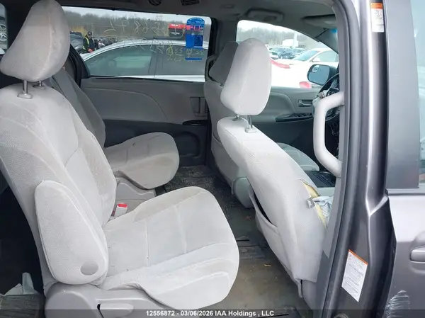 5TDKZ3DCXHS859920 2017 TOYOTA SIENNA - Image 8