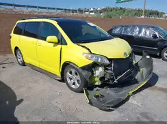 5TDKZ3DCXHS862073 2017 TOYOTA SIENNA