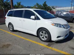 5TDKZ3DCXHS863837 2017 TOYOTA SIENNA
