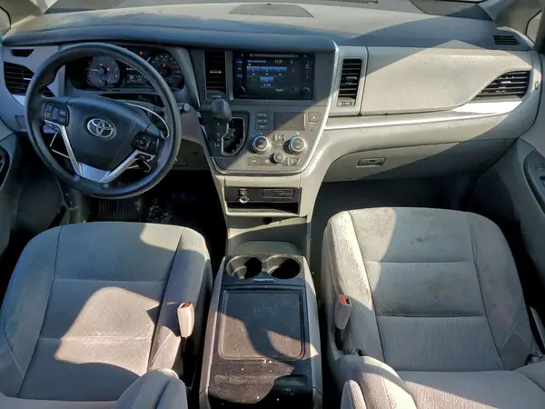5TDKZ3DCXHS864504 2017 TOYOTA SIENNA - Image 8