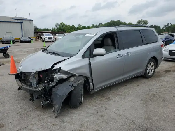 5TDKZ3DCXHS866172 2017 TOYOTA SIENNA - Image 1