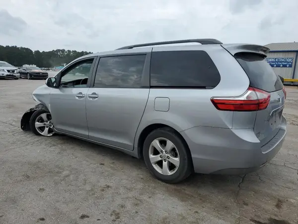 5TDKZ3DCXHS866172 2017 TOYOTA SIENNA - Image 2