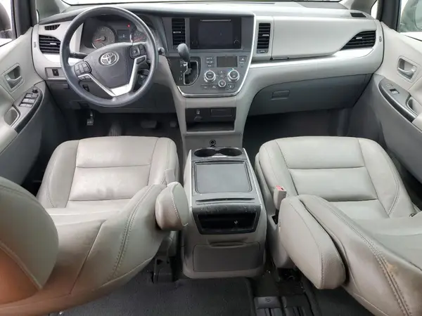 5TDKZ3DCXHS866172 2017 TOYOTA SIENNA - Image 8