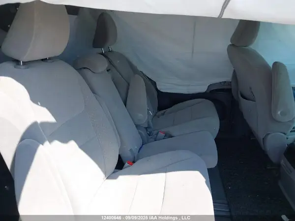 5TDKZ3DCXHS869881 2017 TOYOTA SIENNA - Image 8