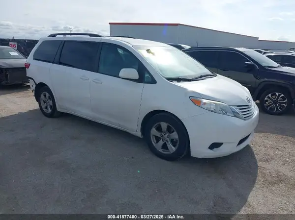 5TDKZ3DCXHS870397 2017 TOYOTA SIENNA - Image 1