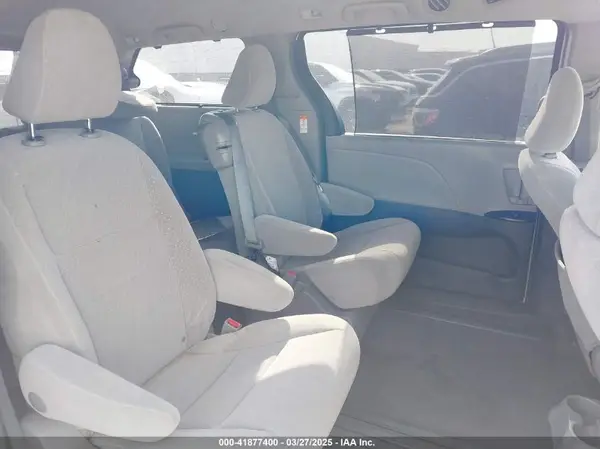 5TDKZ3DCXHS870397 2017 TOYOTA SIENNA - Image 8