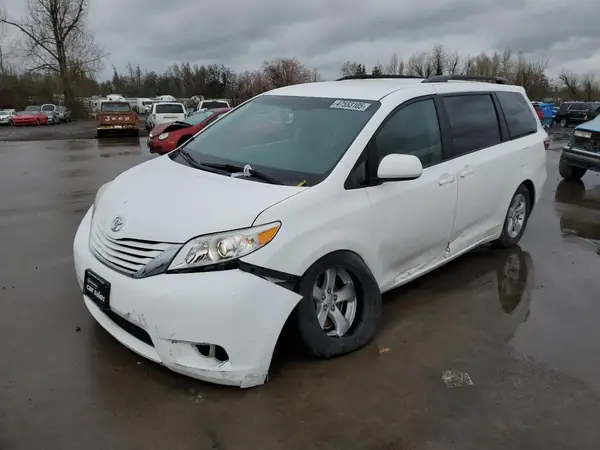 5TDKZ3DCXHS875440 2017 TOYOTA SIENNA - Image 1