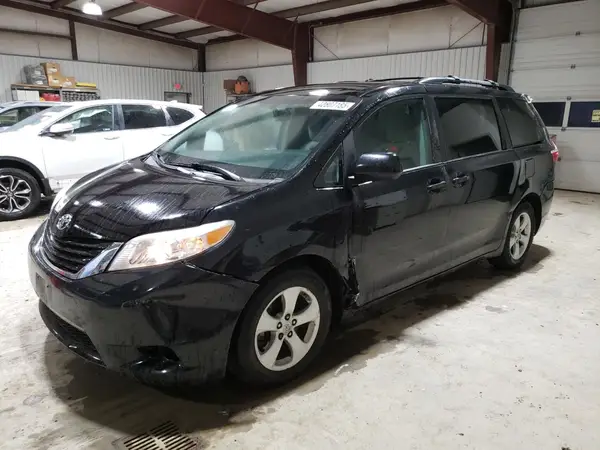 5TDKZ3DCXHS876538 2017 TOYOTA SIENNA - Image 1