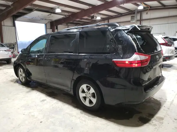 5TDKZ3DCXHS876538 2017 TOYOTA SIENNA - Image 2
