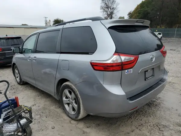 5TDKZ3DCXHS883151 2017 TOYOTA SIENNA - Image 2