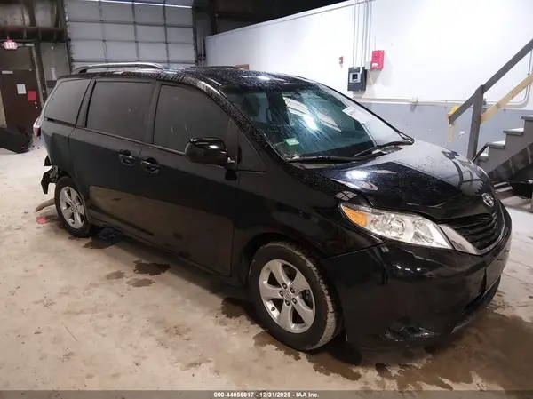 5TDKZ3DCXHS883456 2017 TOYOTA SIENNA - Image 1