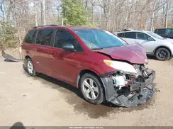 5TDKZ3DCXHS885840 2017 TOYOTA SIENNA