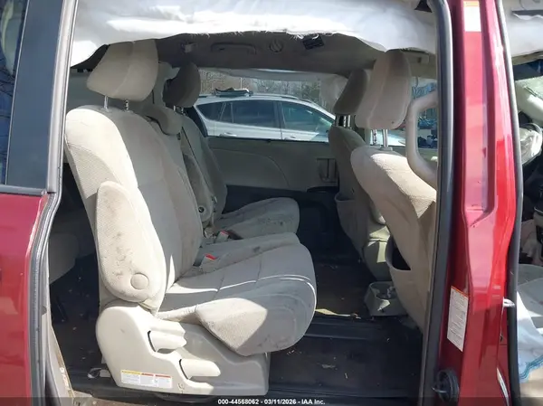 5TDKZ3DCXHS885840 2017 TOYOTA SIENNA - Image 8