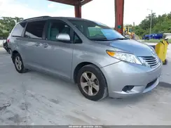 5TDKZ3DCXHS888172 2017 TOYOTA SIENNA