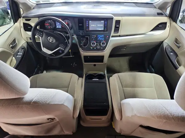 5TDKZ3DCXHS892058 2017 TOYOTA SIENNA - Image 8
