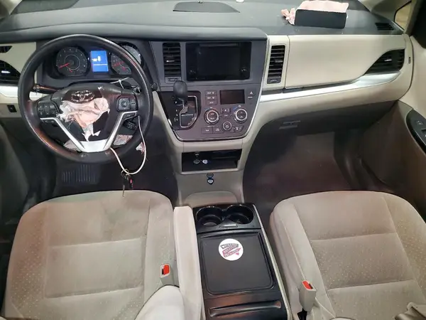 5TDKZ3DCXHS894408 2017 TOYOTA SIENNA - Image 8