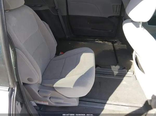 5TDKZ3DCXHS895249 2017 TOYOTA SIENNA - Image 8
