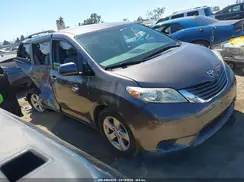 5TDKZ3DCXHS895896 2017 TOYOTA SIENNA