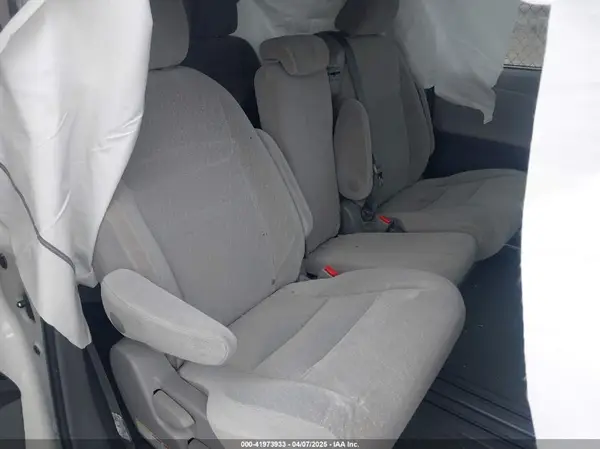 5TDKZ3DCXHS896658 2017 TOYOTA SIENNA - Image 8