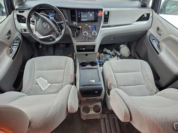 5TDKZ3DCXHS900207 2017 TOYOTA SIENNA - Image 8