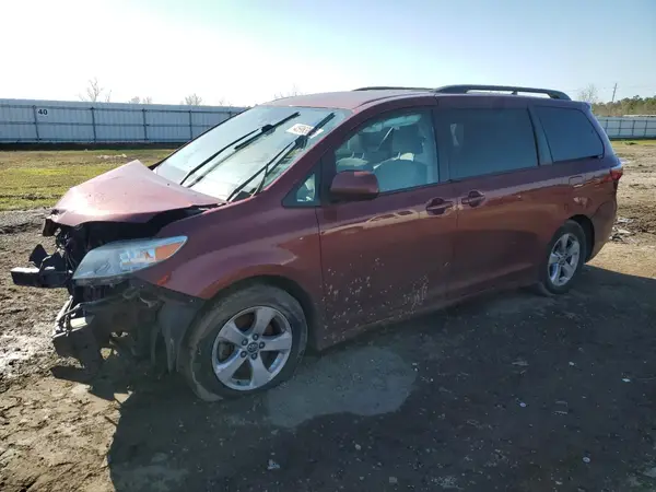5TDKZ3DCXJS905266 2018 TOYOTA SIENNA - Image 1