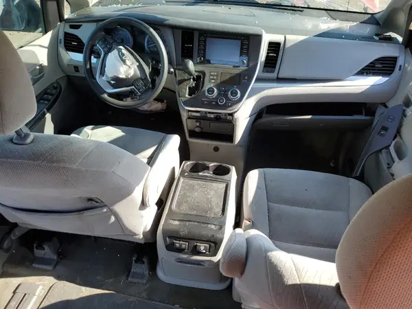 5TDKZ3DCXJS905266 2018 TOYOTA SIENNA - Image 8
