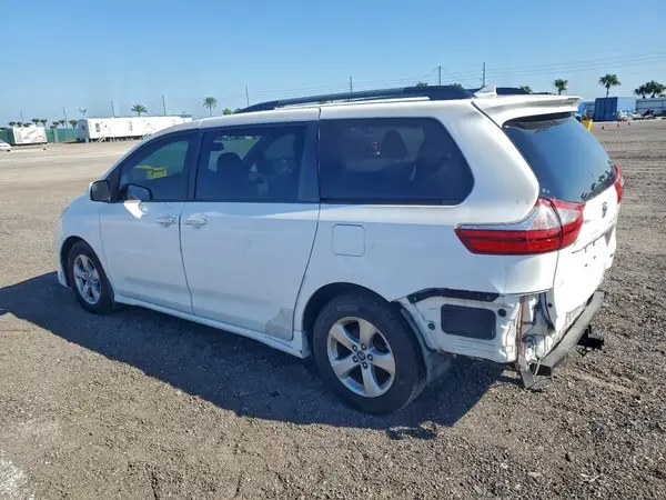5TDKZ3DCXJS909141 2018 TOYOTA SIENNA - Image 2