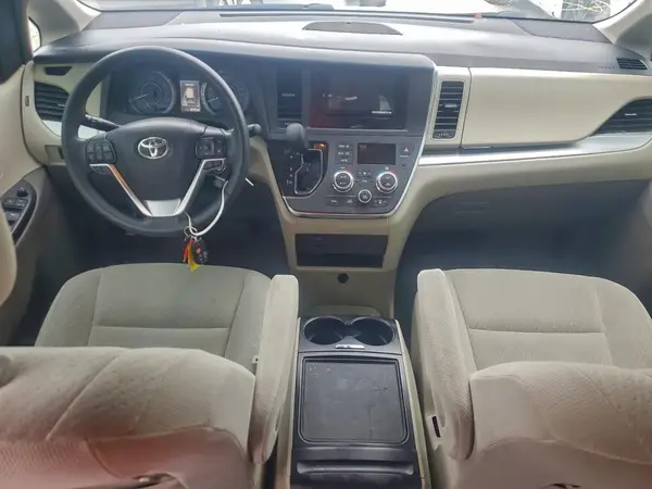 5TDKZ3DCXJS909141 2018 TOYOTA SIENNA - Image 8