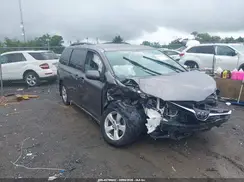 5TDKZ3DCXJS910113 2018 TOYOTA SIENNA