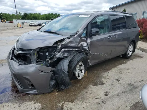 5TDKZ3DCXJS914758 2018 TOYOTA SIENNA - Image 1